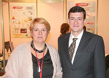 Dña. Cristina González, FEAAV y D. Manuel Sos, Director Gerente de Pipeline Software