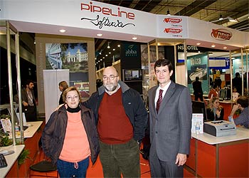 Dña. Amparo Rodríguez y D. Conrado R. Luna de Viajes Cabañal con D. Manuel Sos, Director Gerente de Pipeline Software.