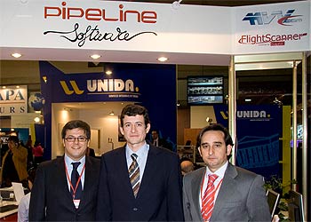 D. Gonzalo Casaubon, Director Ventas España de Transhotel, D. Manuel Sos, Director Gerente de Pipeline Software y D. Marcos Franco, Subdirector Comercial y de Marketing de Transhotel.