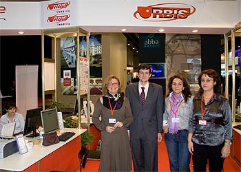 Dña. Marisa Parrondo de UNAV, D. Manuel Sos, Director Gerente de Pipeline Software, Dña. Loli González de UNAV y Dña. Remedios González de FEAAV.